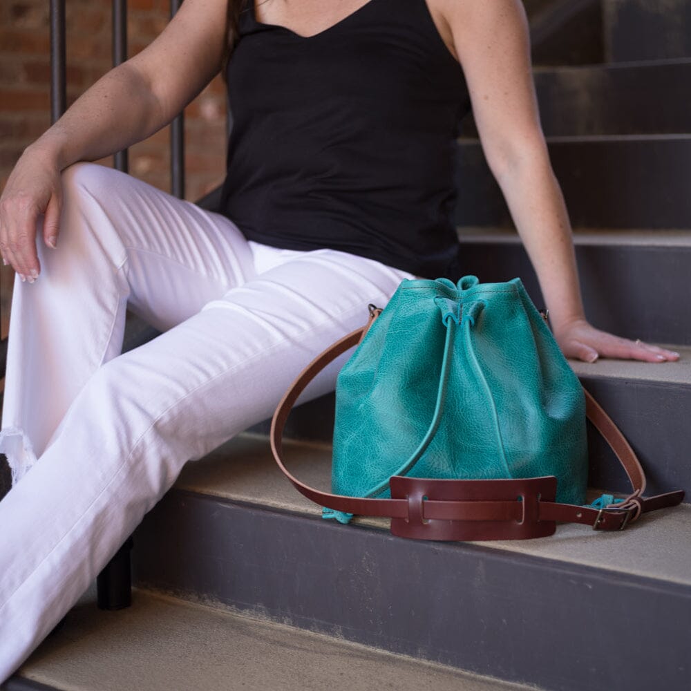 ABBY LEATHER BUCKET BAG - BERMUDA