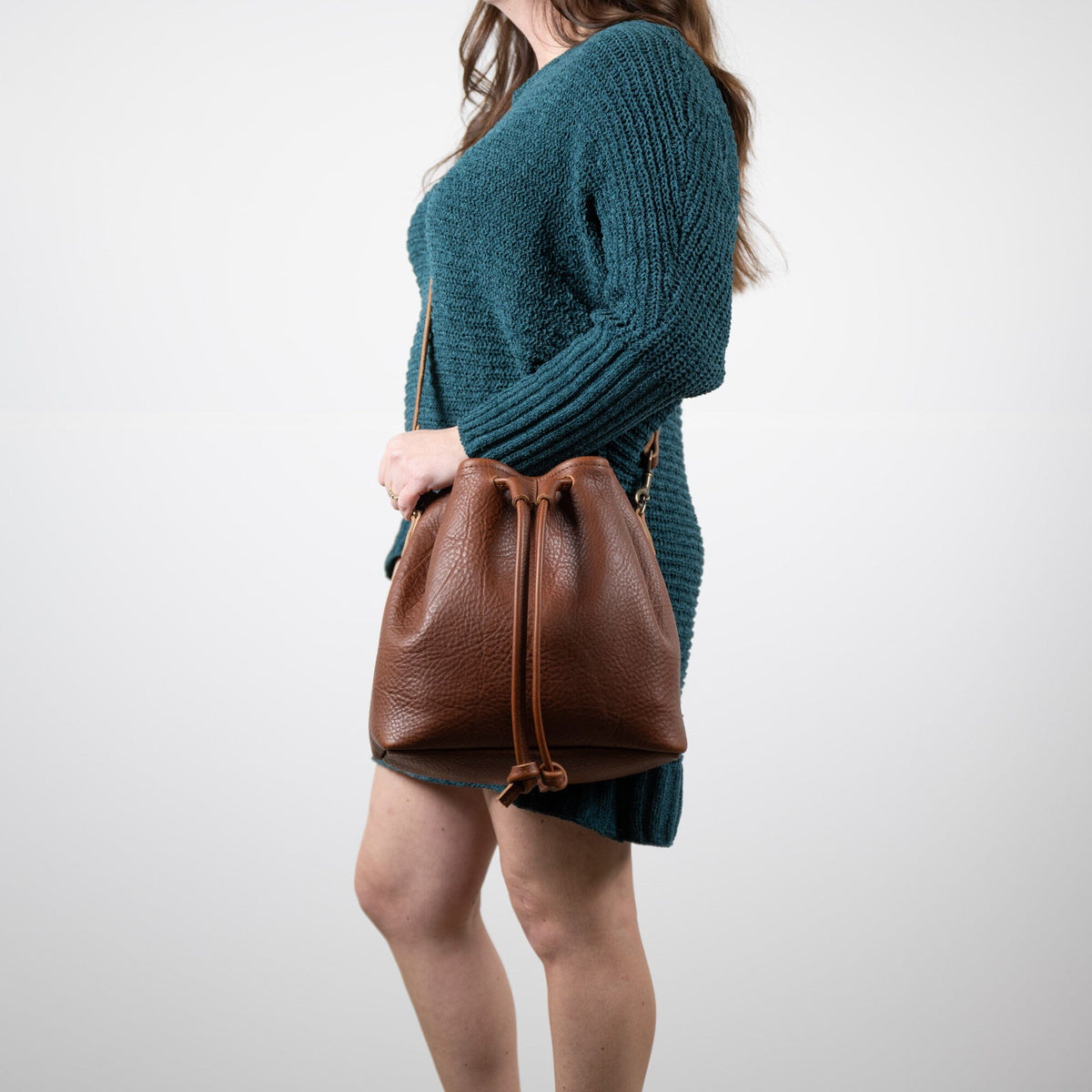 ABBY LEATHER BUCKET BAG - CHERRY BISON