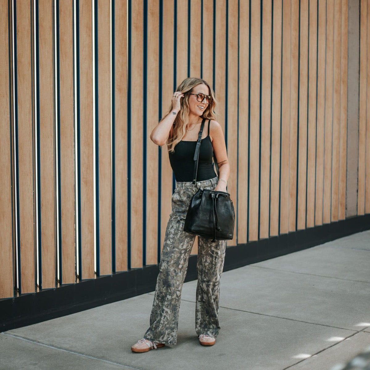 ABBY LEATHER BUCKET BAG - BLACK BISON